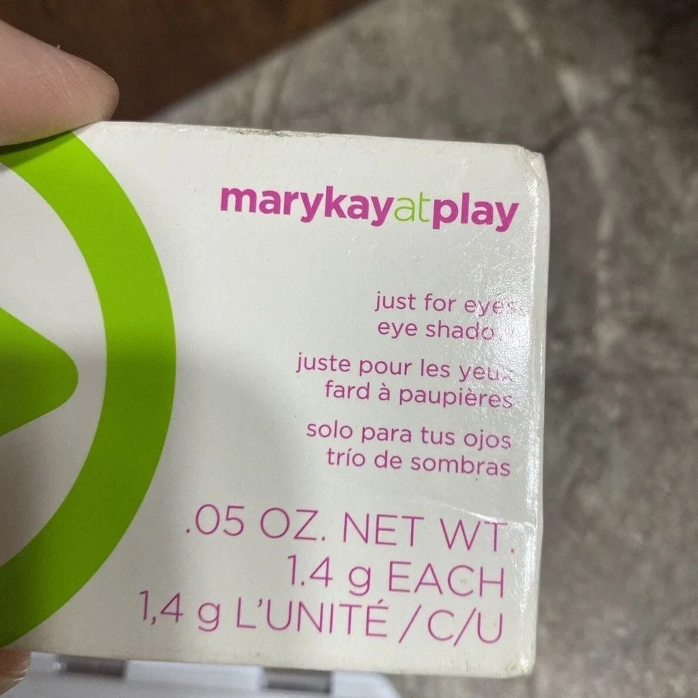 Mary Kay AT PLAY Just for EYES Eye Shadow Shimmery TRIO‎ Green Tan Brown 066491